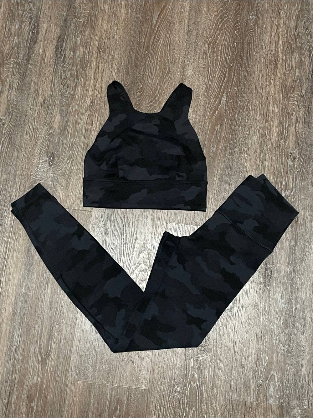 Like New Lululemon Heritage Camo Set. Size 4